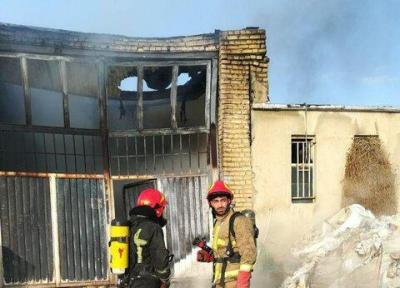 مهار آتش سوزی کارخانه تولید جعبه های پلاستیکی در ارومیه