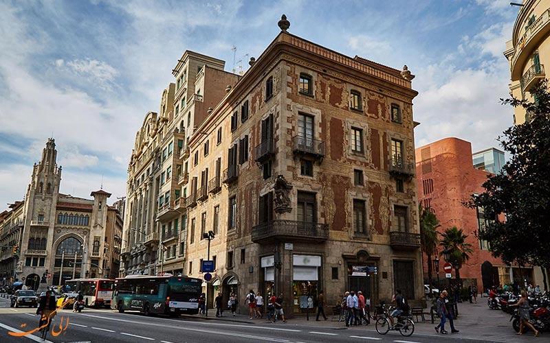 بهترین جاذبه های بارسلونا اسپانیا را در خیابان ویا لائتانا ببینید