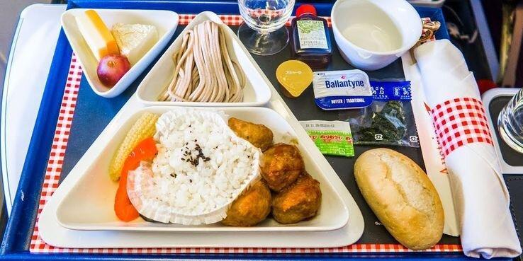 14 حقیقت عجیب درباره غذای هواپیما ، چرا مزه غذا هواپیمای با رستوران متفاوت است؟