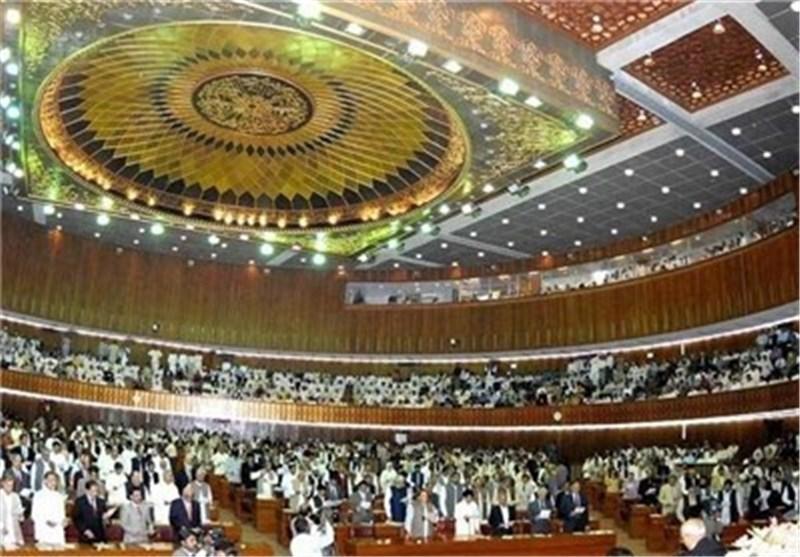 پارلمان پاکستان به بازنگری قوانین نظامی رای مثبت داد؛ فرمانده مجلس پاکستان به بازنگری قوانین نظامی رای مثبت داد؛ فرمانده ارتش ابقا می گردد