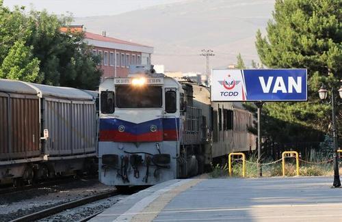 مذاکره برای برقراری دوباره راستا ریلی ایران و ترکیه ، قطارهای گردشگری به زودی راه اندازی می گردد
