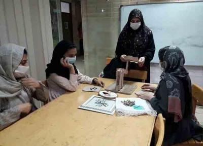 گل هایی که نان به سفره می دوزد