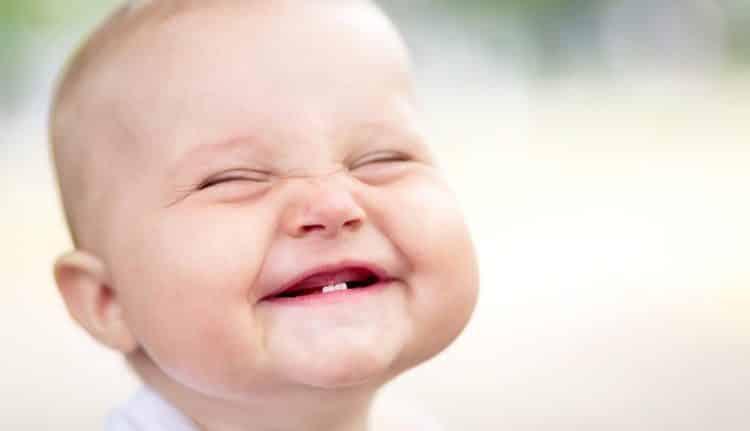 علت دیر دندان درآوردن نوزاد چیست؟