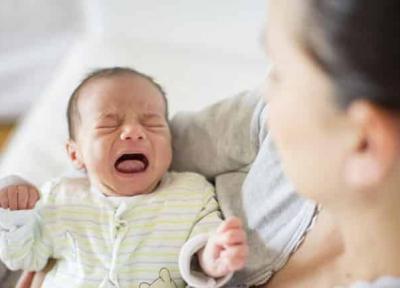علت گریه نوزاد هنگام شیر خوردن چیست و چه راهکارهایی دارد؟