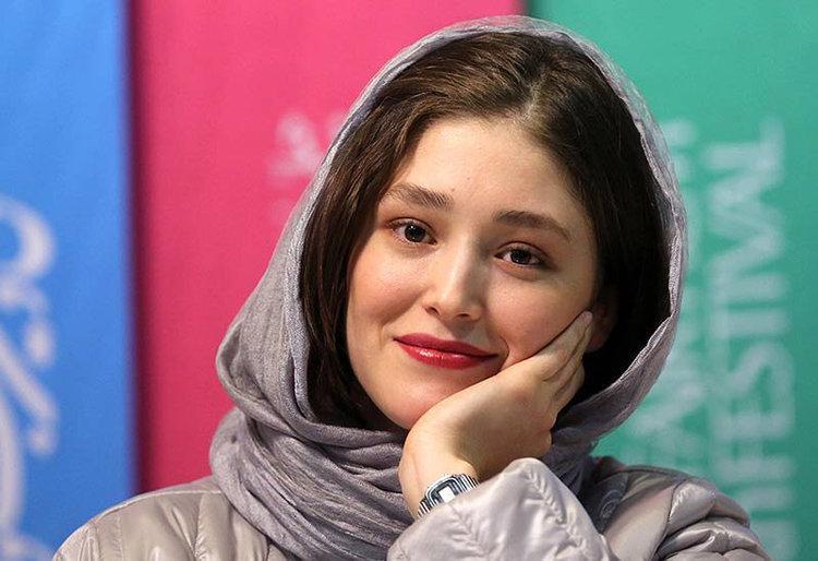 گلایه فرشته حسینی: مادرم حتی نمی تواند یک سیم کارت داشته باشد!