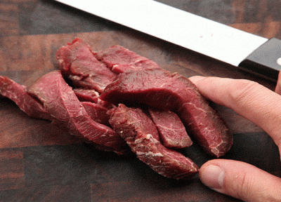 طرز تهیه بیف استراگانف روسی و نکات ویژه طبخ آن