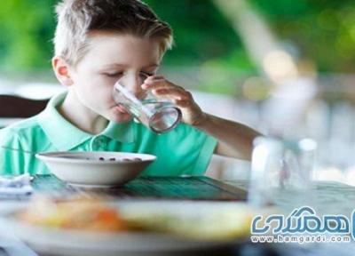 آیا میتوان همراه وعده های غذایی آب نوشید؟
