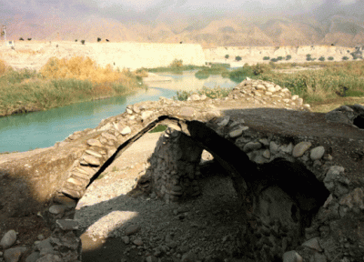 حمام تاریخی بکان در رودخانه کارون، عکس