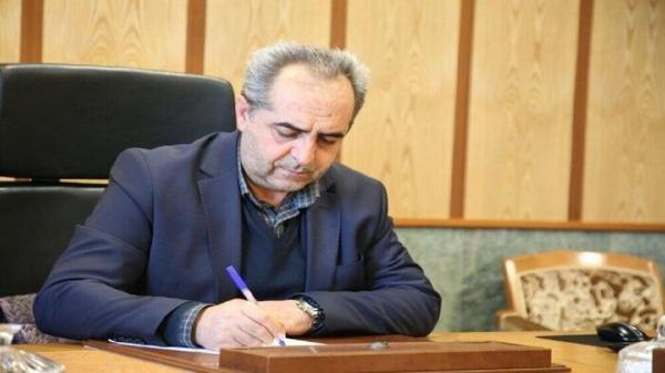 کارگران موتور محرکه و بازوان پرتوان جامعه هستند کارگران موتور محرکه و بازوان پرتوان جامعه هستند