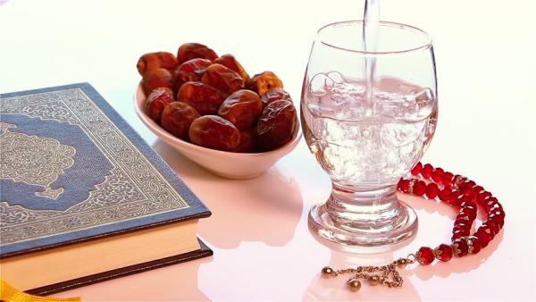 دفع تشنگی ماه رمضان؛ چه بخوریم تا کمتر تشنه شویم؟