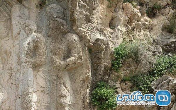 تخریب و تعرض به یک سنگ نگاره ساسانی به وسیله سوداگران گنج
