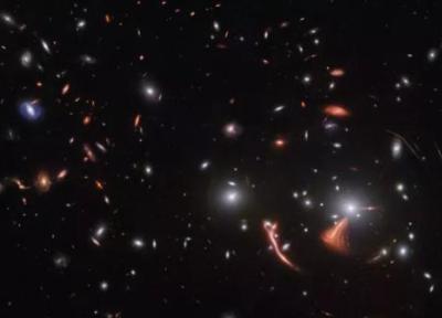 پدیده باورنکردنی خمیدگی فضازمان در فاصله 6.3 میلیارد سال نوری، عکس