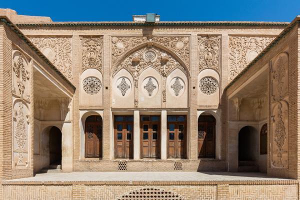 گردشگران خارجی خانه بروجردی ها را در گوگل چگونه توصیف می کنند؟